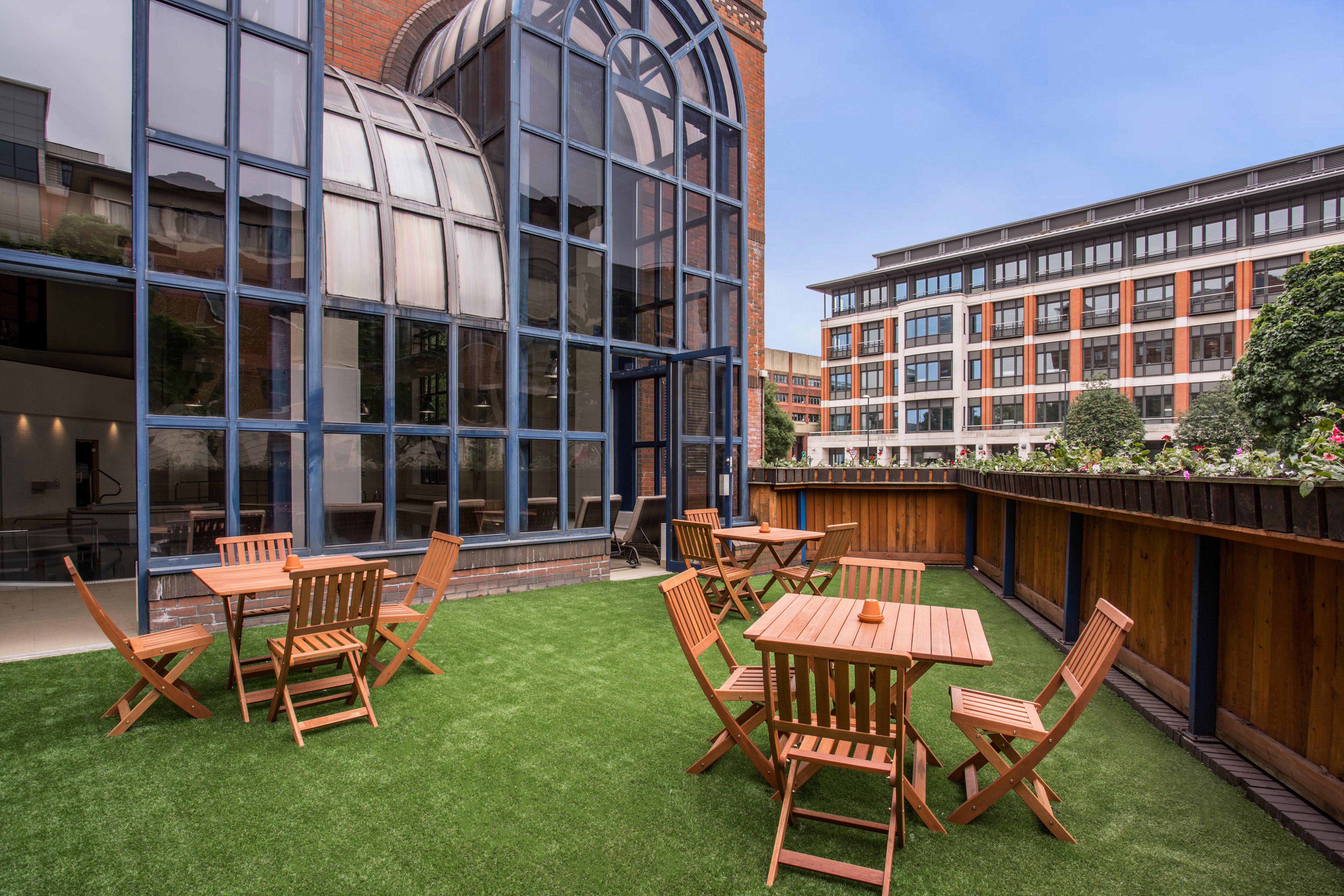Crowne Plaza Leeds By Ihg Hotel Exterior foto