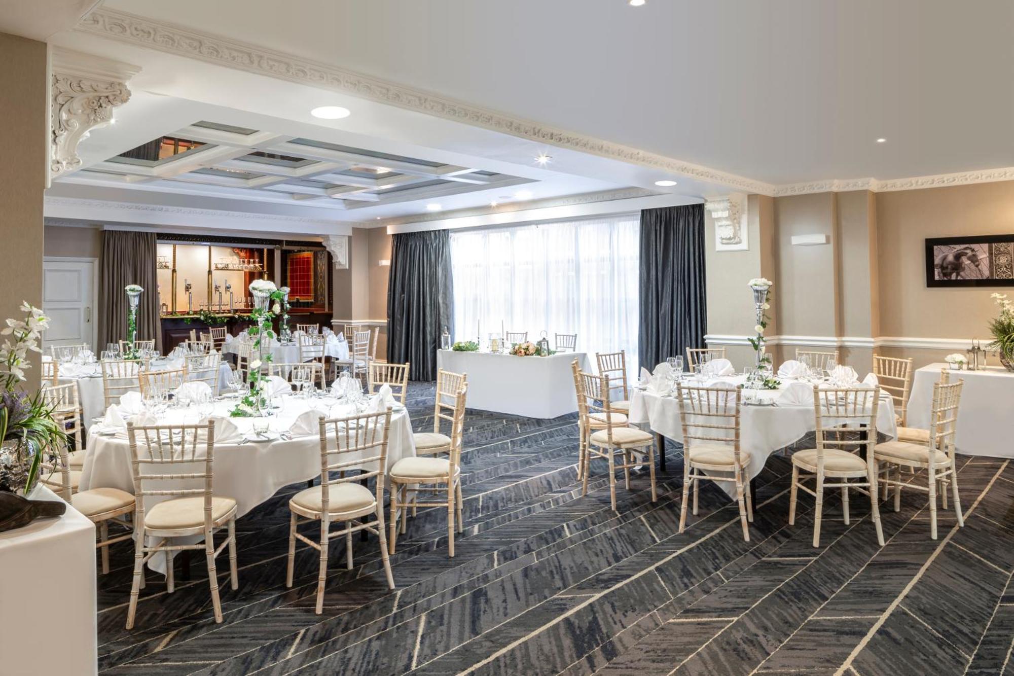Crowne Plaza Leeds By Ihg Hotel Exterior foto