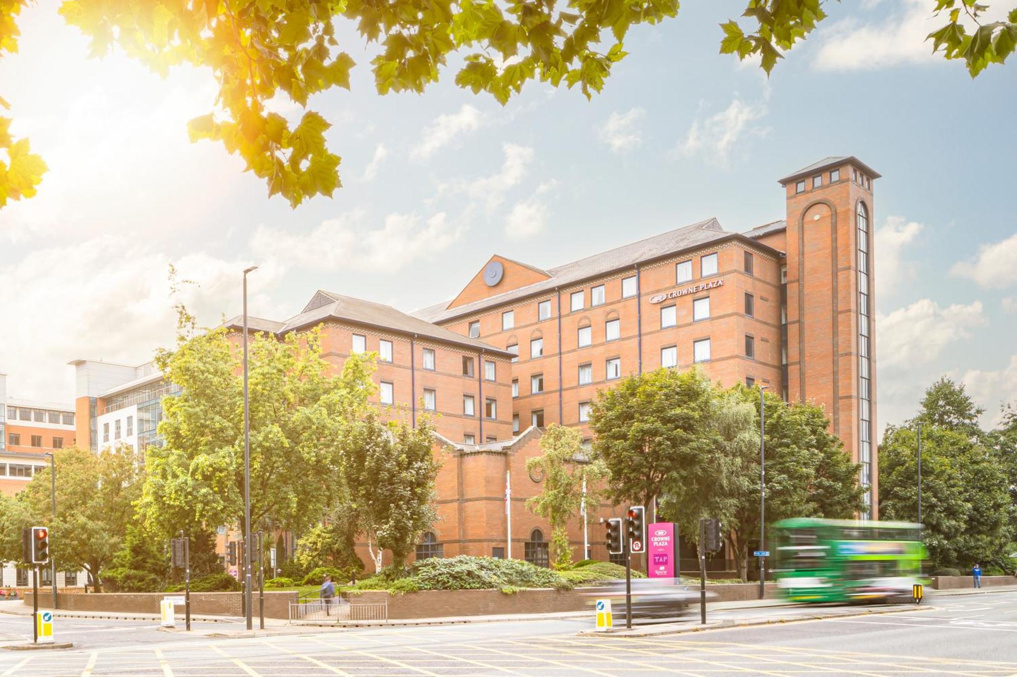 Crowne Plaza Leeds By Ihg Hotel Exterior foto