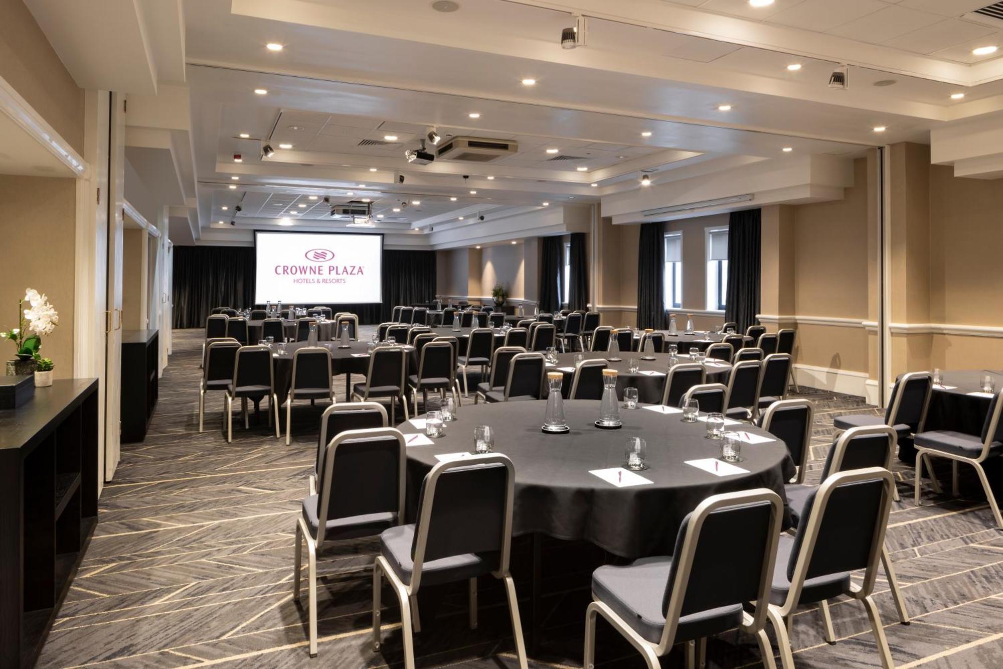 Crowne Plaza Leeds By Ihg Hotel Exterior foto